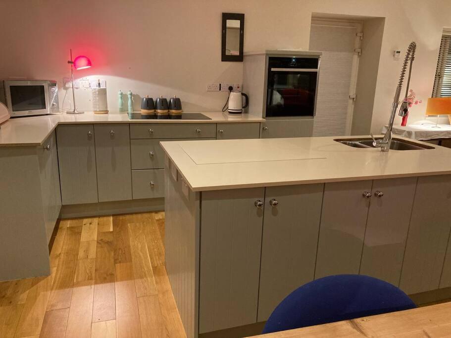 2 Quay Road, Killala. Stunning Sea Front Cottage 외부 사진
